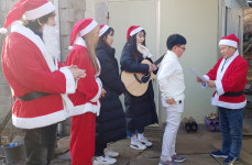 월드산타문화예술협회, 선행 어린이에게 선물