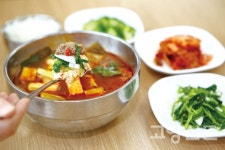 얼큰하고 진한 한우시골국밥