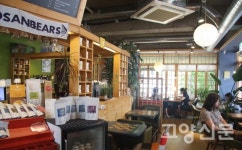 여기는 맛집, 저기는 멋집… 오늘은 어느 가게 들를까?