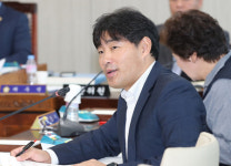 주민 위해 학교 체육관 개방해야