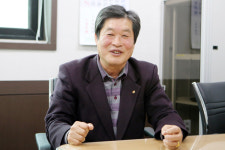 장석율 흥도동 주민자치위원장 우리동 성장시키는 주민 관심 필요