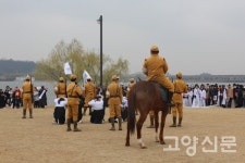 고양의 청소년·시민들이 재현한 100년 전 행주나루터 만세 외침