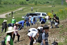 나누고 봉사하고… 유용한 미생물 EM으로 창릉천 지킵니다
