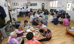 성석 이전(고봉7통)경로당 월례회의는 잔치다