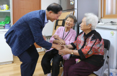 성석 이전(고봉7통)경로당 월례회의는 잔치다