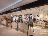 7년째 손으로 한 땀 한 땀 작업하는 가죽공예