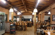 고향집 잔칫상처럼 푸근한 옛골시골밥상