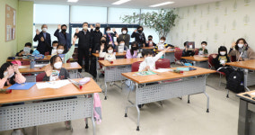 백석2동 주민자치위, 지역아동센터에 책 선물