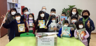 백석2동 주민자치위, 지역아동센터에 책 선물