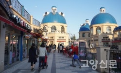 호수공원과 노래하는 분수가 정원처럼 이어진 스트리트몰