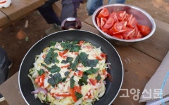 하늘 숲 흙의 정령이여… 자유농장에 머무소서
