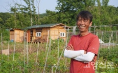 하늘 숲 흙의 정령이여… 자유농장에 머무소서