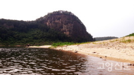 한탄강변 검은 바위들이 들려주는 수십 만 년 지구의 역사 이야기