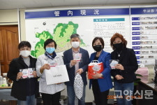 한 땀 한 땀 정성들여 만든 면마스크 전달했어요