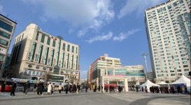 화정역 임시선별소 앞 긴 줄