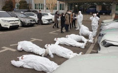 시청 주차장에 드러누운 주민들… 가좌마을역 약속 지켜라