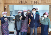 강빛교회, 주민 위해 반찬 나눔 가져