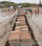 원당농협과 농업경영인이 함께 하는 볍씨 파종 모판 나르기