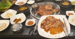  한번 맛보면 못 잊는 돼지갈비 내고향 숯불구이