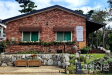 시인이 기다리는 시골 책방으로 가을여행 떠나볼까