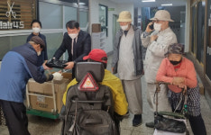 천수천안, 무료배식과 연탄 봉사펼쳐