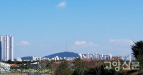 하나밖에 없는 우뚝한 산… 다 같이 돌자 고봉산 한 바퀴
