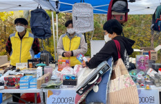 이마트 일산점·화정점 어려운 이웃에 김치와 바자회 물품 후원 나눔 펼쳐