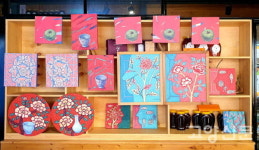 꿀벌농장 갤러리에서 모란꽃 한 점 들여가세요