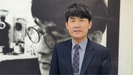 자동차 대리점을 문학관으로 바꾸고 인생 2막 시작 