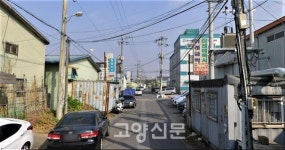 어두워 다니기 무서웠는데… 장항1동 기업단지 LED로 환하게