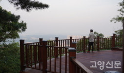 23일 개방한 고봉산 전망대… 동쪽으로 북한산, 서쪽으로 북녘땅 한눈에