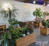 송포 지역의 소중한 쉼터가 되는 특별한 카페