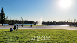 [포토] 일산에 폭 50미터 대형 육교 완성, 호수공원 낙조 감상 딱이네