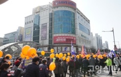 [포토뉴스] 고양시청 백석 이전 반대 화정역 광장 시위 (1보)