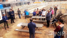 한 해 농사 시작을 자연의 정령께 고하나이다