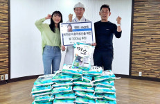 먹방 유튜버 만리, 일산노인종합복지관에 쌀 후원