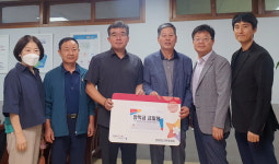 성사1동 주민자치회, 성사중·고등학교에 장학금 기탁