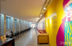 한길책박물관에서 만나는 반 고흐와 앤디 워홀