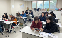 농협대학교 학생들과 어르신 스마트폰 활용 교육