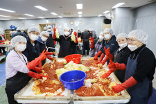 행복을 절이고, 사랑을 담고, 마음을 나누는 김장김치 나누기