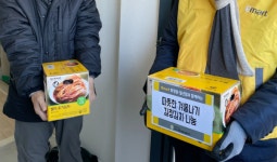 덕양행신종합사회복지관, 김장 김치와 방한 이불 212명 전달
