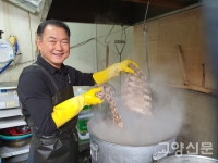 갓 수확한 채소와 한우로 차리는 밥상