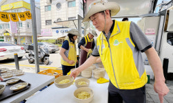 짜장면 먹고 공연 보고, 어르신이 행복한 대화동