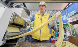 짜장면 먹고 공연 보고, 어르신이 행복한 대화동