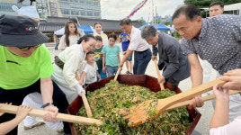 전통공연 보고 열무비빔밥 먹고  신명나네