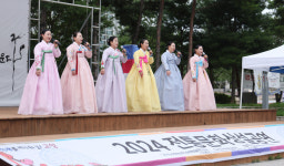 전통공연 보고 열무비빔밥 먹고  신명나네