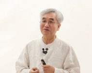 땅의 기운과 소통하는 맨발 걷기, 최소 30분 이상 3일에 한 번은 해보자