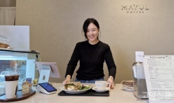 가을색 물든 공원 산책하다 만나는 건강한 샌드위치 맛집
