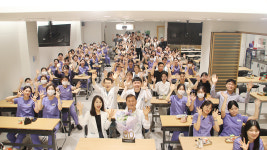 함께 만든 30년, 함께 나눈 기쁨, 사과나무치과병원 개원 30주년