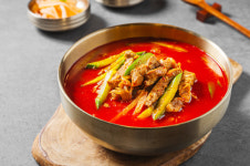 칡냉면의 쫄깃함, 숯불 향 고기의 풍미 입안 가득